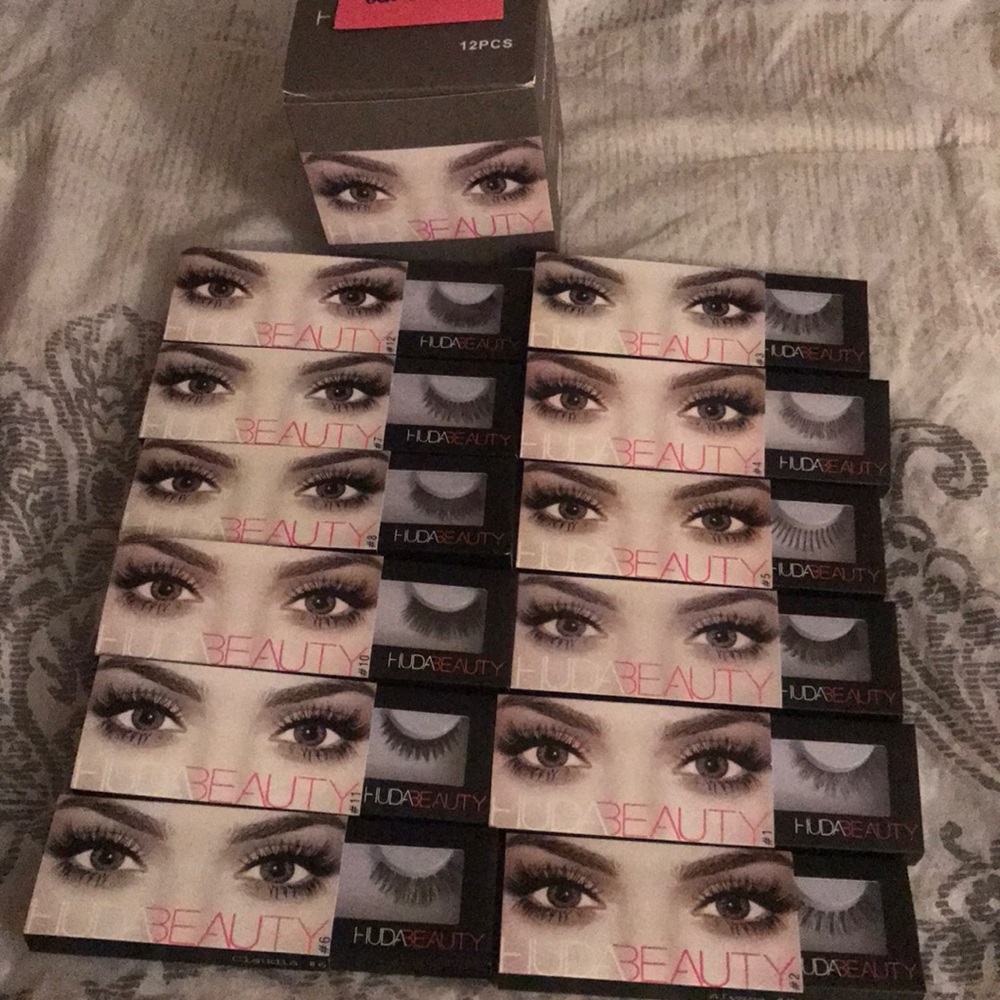 Huda Beauty Lashes 12 pairs